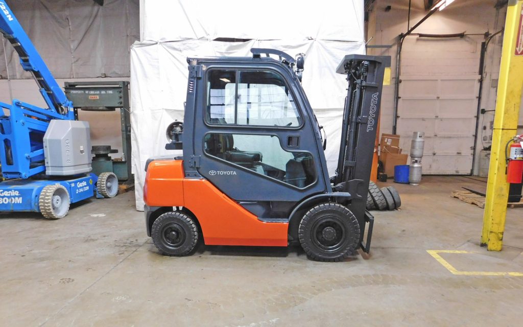  2011 Toyota 8FGU25 Forklift on Sale in Indiana